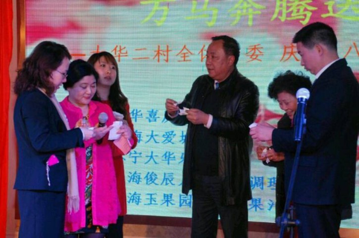上海俊辰儿童健康调理中心中医专家沈建豪把中医育儿知识送进社区